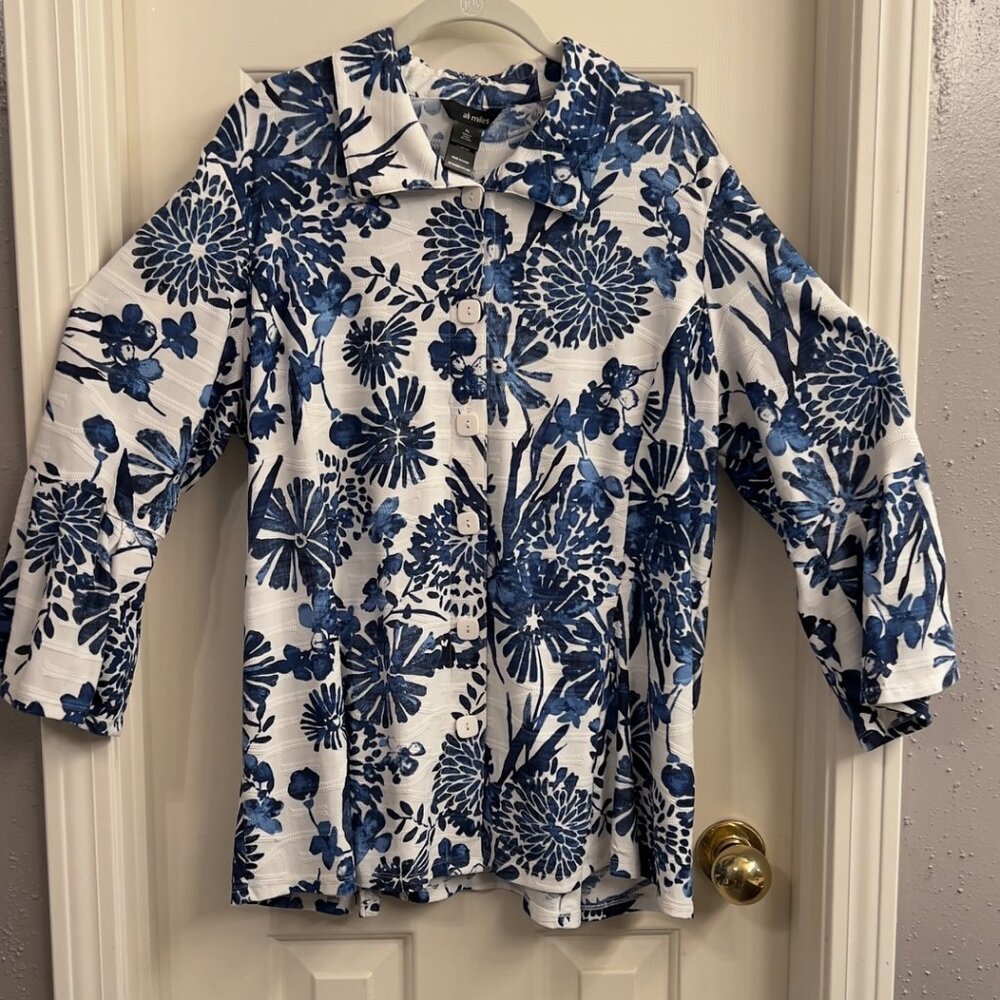Ladies Button Down White/Blue Shirt XL